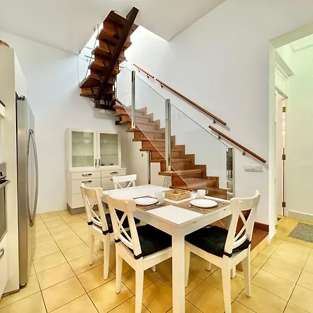 La Hoya Downtown Apartment