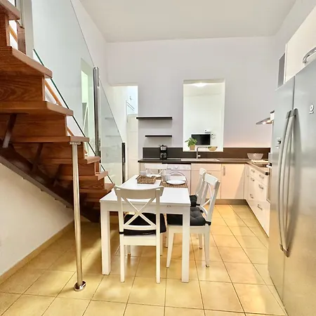 La Hoya Downtown Apartment *